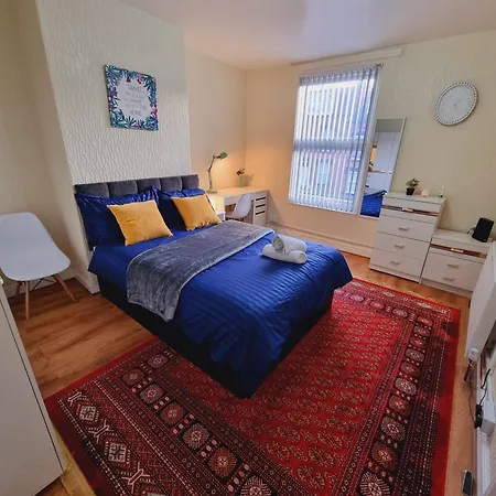 Spacious Two Bedroom House, Parking And Wifi