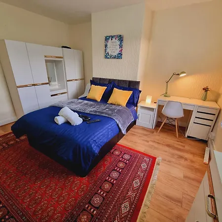度假居 Spacious Two Bedroom House, Parking And Wifi *