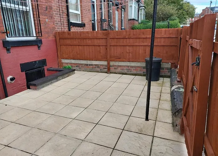 Nyaraló Spacious Two Bedroom House, Parking And Wifi Leeds