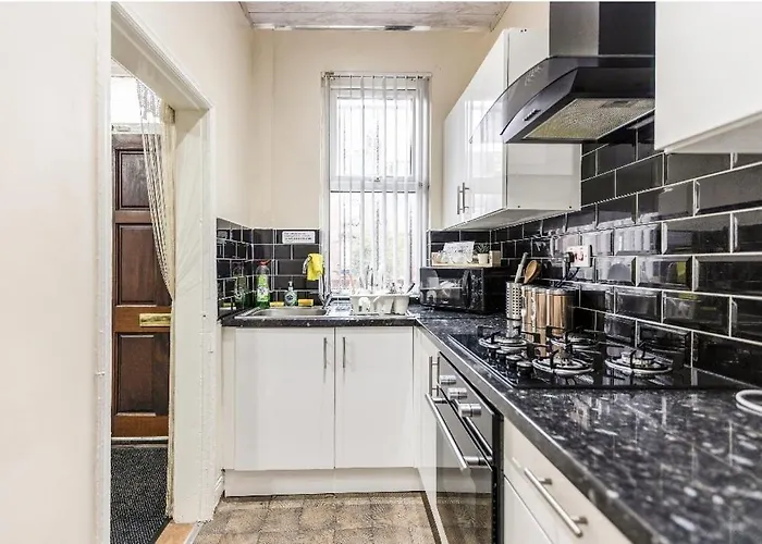 Spacious Two Bedroom House, Parking And Wifi