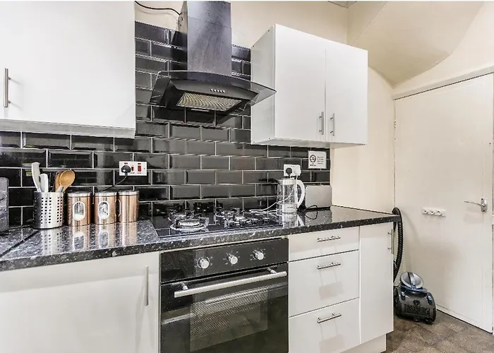 Spacious Two Bedroom House, Parking And Wifi Σπίτι διακοπών