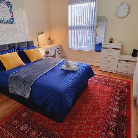 Spacious Two Bedroom House, Parking And Wifi *